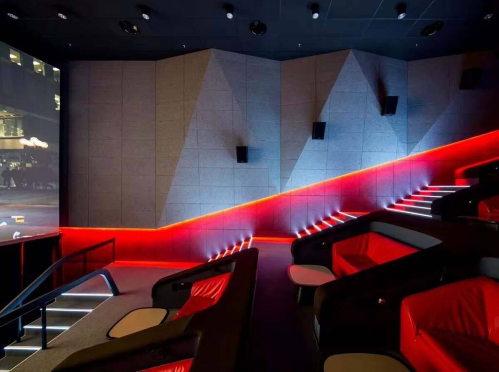 Extra tjocka ljudisolerande Bilnora-paneler i biografen