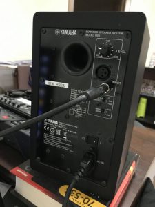 Yamaha HS5 bakpanel